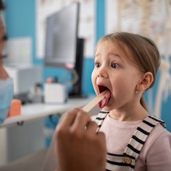 Immer mehr Kinder kriegen Scharlach: Was wir Eltern jetzt tun können