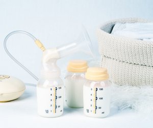 Muttermilch aufbewahren: Wie du sie richtig lagerst und wie lange der Vorrat hält