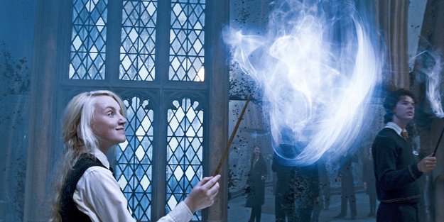 Zauberhaftes Must-have: Der Patronus-Kalender für 2025 bei Thalia begeistert „Harry-Potter“-Fans