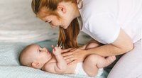 Babymassage: Warum sie super für dein Baby ist – und 10 praktische Anleitungen
