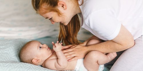 10 Babymassage-Anleitungen zum direkt Ausprobieren