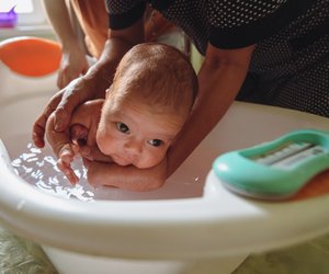 Badethermometer: So bekommst du die perfekte Temperatur für Babys Bad hin