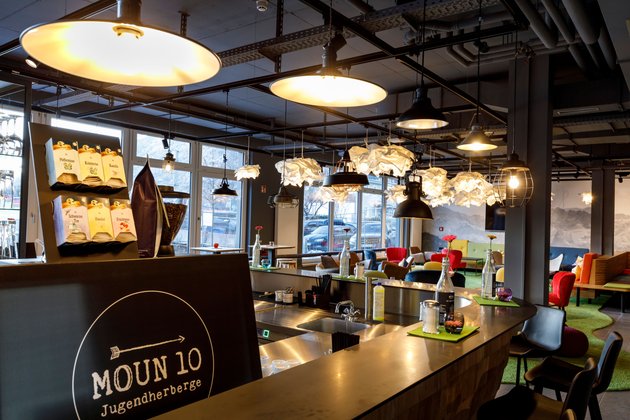 Jugendherbergen Deutschland: Die schicke Bar in der bayrischen Jugendherberge moun10.