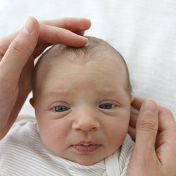 Fontanelle: Das kann die geniale Knochenlücke am Babykopf