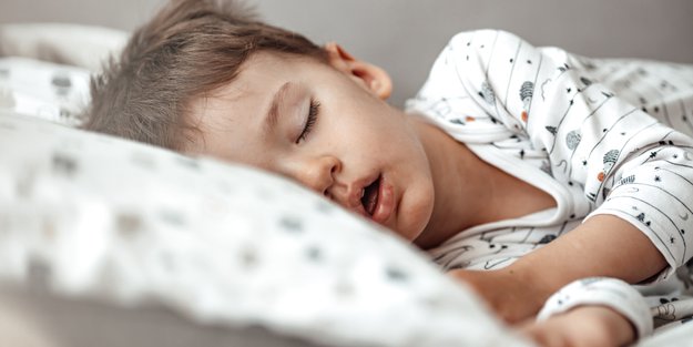 Melatonin für Kinder: Ist es echt so ein Wundermittel bei Schlafstörungen?