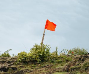 Was bedeutet „red flag“? Das verbirgt sich hinter diesem Ausdruck