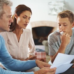 Zeugnis-Schock? Diese 3 Strategien bringen euer Kind wieder auf Kurs