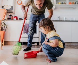 Harvard-Studie zeigt: Darum sind Kinder, die im Haushalt helfen, erfolgreicher und glücklicher
