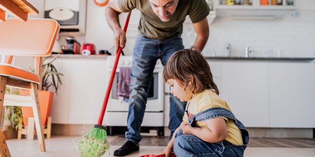 Harvard-Studie zeigt: Darum sind Kinder, die im Haushalt helfen, erfolgreicher und glücklicher
