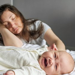 Mit diesen 3 Tipps bekämpfst du Schlafherausforderungen mit deinem Baby