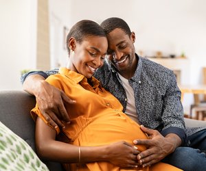 Mutterschaftsgeld beantragen: Durchblick im Formular-Chaos behalten