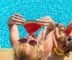 Ist Schwimmen nach dem Essen wirklich gefährlich?