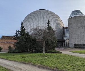 Was ist ein Planetarium und was macht man dort?