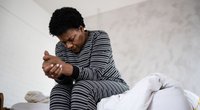 Schlafstörungen in den Wechsel­jahren verstehen und richtig behandeln