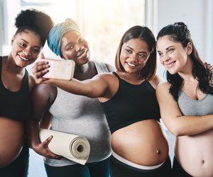 Mütter-Freundschaft: Diese 9 Kranken­schwestern erwarteten gleichzeitig ein Baby