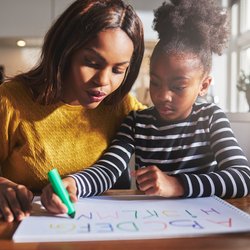 Absolutes No-Go? Was es mit dem strengen Erziehungsstil der Tiger-Moms auf sich hat