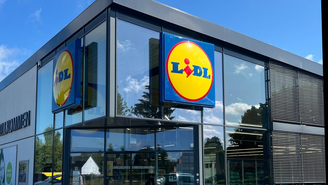 Bei Lidl gibt es eine tolle Softshelljacke für Kinder. (© IMAGO / mix1)