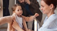 Ganz ohne Stress: 5 Tricks, wie sich eure Kleinkinder ohne Geschrei anziehen lassen