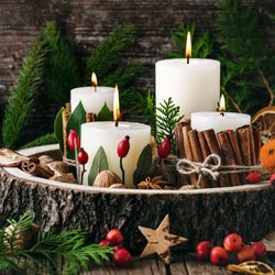 11 besinnliche DIY-Ideen, um Weihnachtskerzen selbst zu gestalten