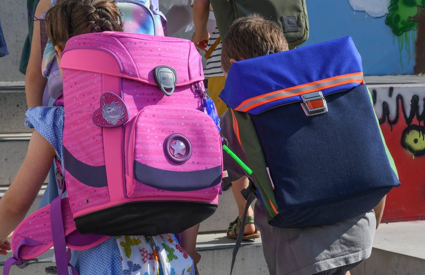 Erstklaessler bei der Einschulung an einer Berliner Grundschule. *** First graders starting school at a Berlin elementary school