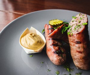 Frische Bratwurst Haltbarkeit: So erkennst du, ob sie noch gut ist
