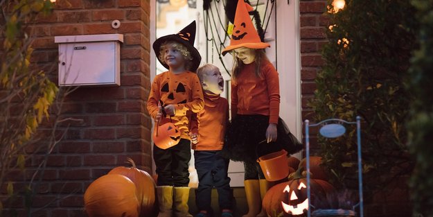 Halloween-Hüte basteln: Easy Anleitung für ein schauriges Kinder-Kostüm