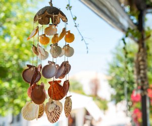 Windspiele selber machen: Diese DIYs bringen den Frühling auf euren Balkon