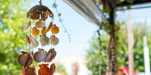 Die schönsten Ideen für DIY-Windspiele für euren Balkon