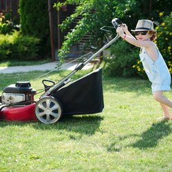 Kinderrasenmäher: Mit diesen 5 Modellen mäht euer Nachwuchs wie ein Profi