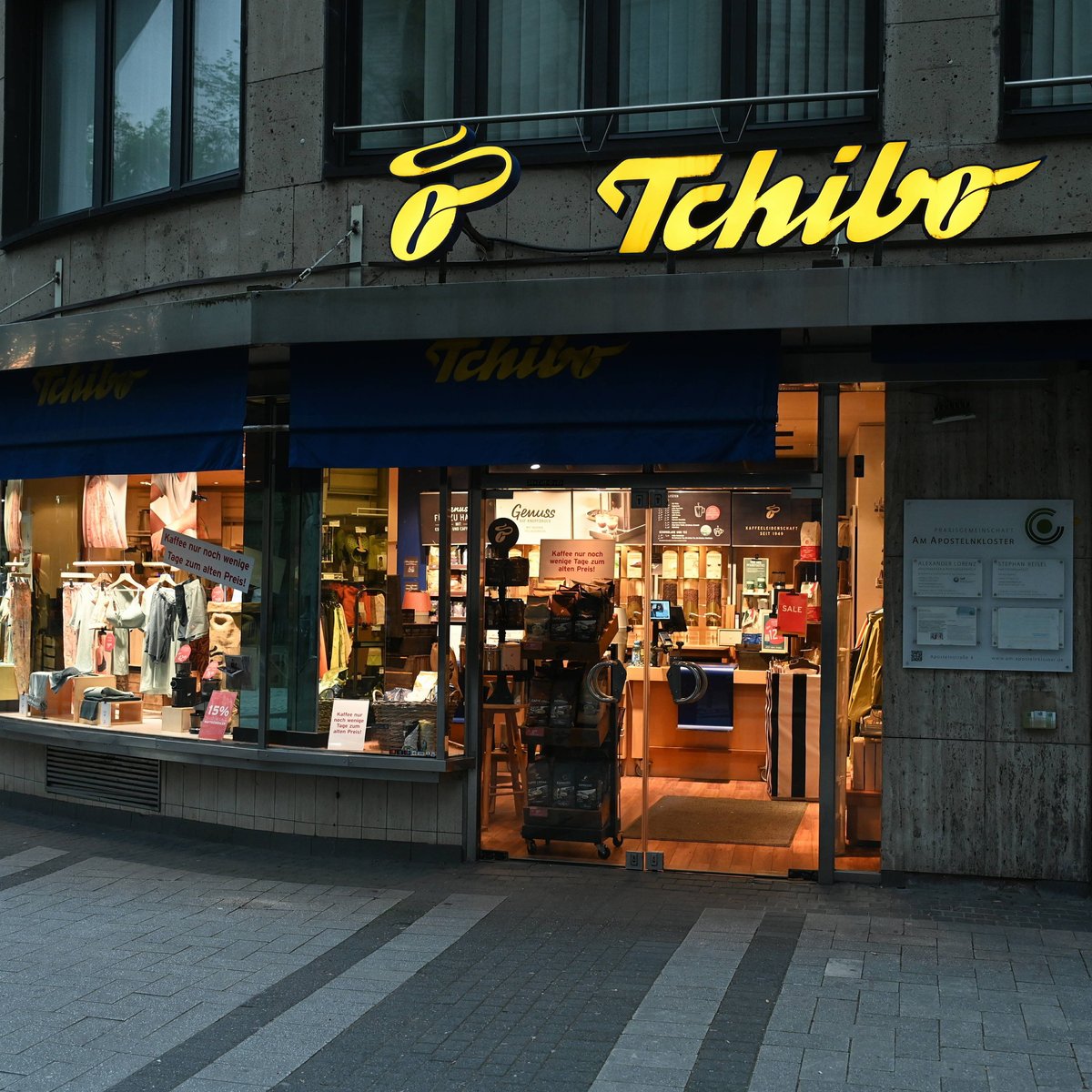 Weihnachtsstimmung garantiert: Der leuchtende LED-Stern von Tchibo frs  Fenster