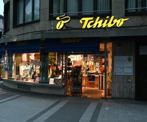 Weihnachtsstimmung garantiert: Der leuchtende LED-Stern von Tchibo fürs Fenster