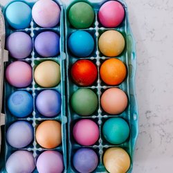 Gute-Laune-Garantie: Hol dir den orangefarbenen Eierbecher von Rossmann für dein Frühstück