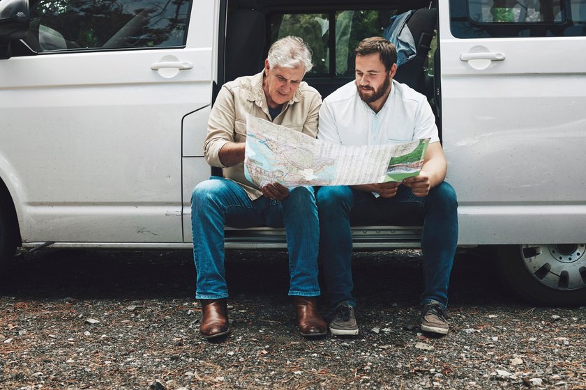 Boomer-Skills: Navigieren ohne Navi? Für Boomer kein Problem, eine Landkarte liegt immer im Handschuhfach