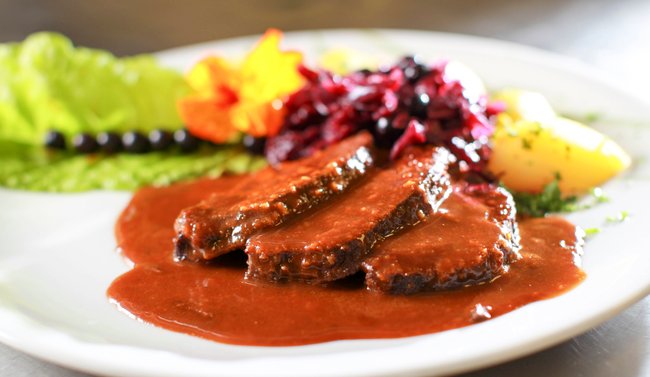 Sauerbraten mit Rotkohl