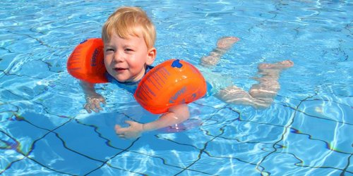 Schwimmflügel bei Amazon: Beliebte Hilfe für Schwimmanfänger im Angebot