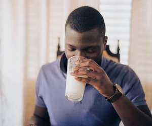 Milch einfrieren: Tipps und Tricks damit sie haltbar bleibt