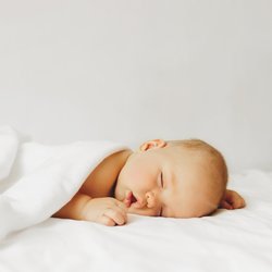 Das ist die ideale Schlaftemperatur für Babys
