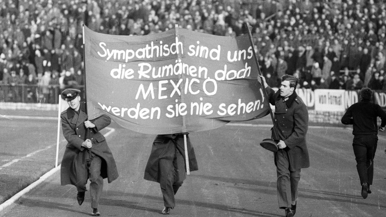 Bildnummer: 03635110  Datum: 18.11.1967  Copyright: imago/Werner SchulzeSympathisch sind uns die Rumänen, doch Mexico werden sie nie sehen!