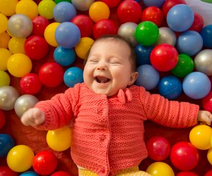 Kunterbunt: 20 schöne Babynamen, die für eine Farbe stehen