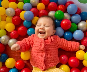 Von Alba bis Ruby: 20 farbenfrohe Babynamen
