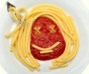 Tomatenflecken entfernen: Mit diesen Tricks wirst du sie los