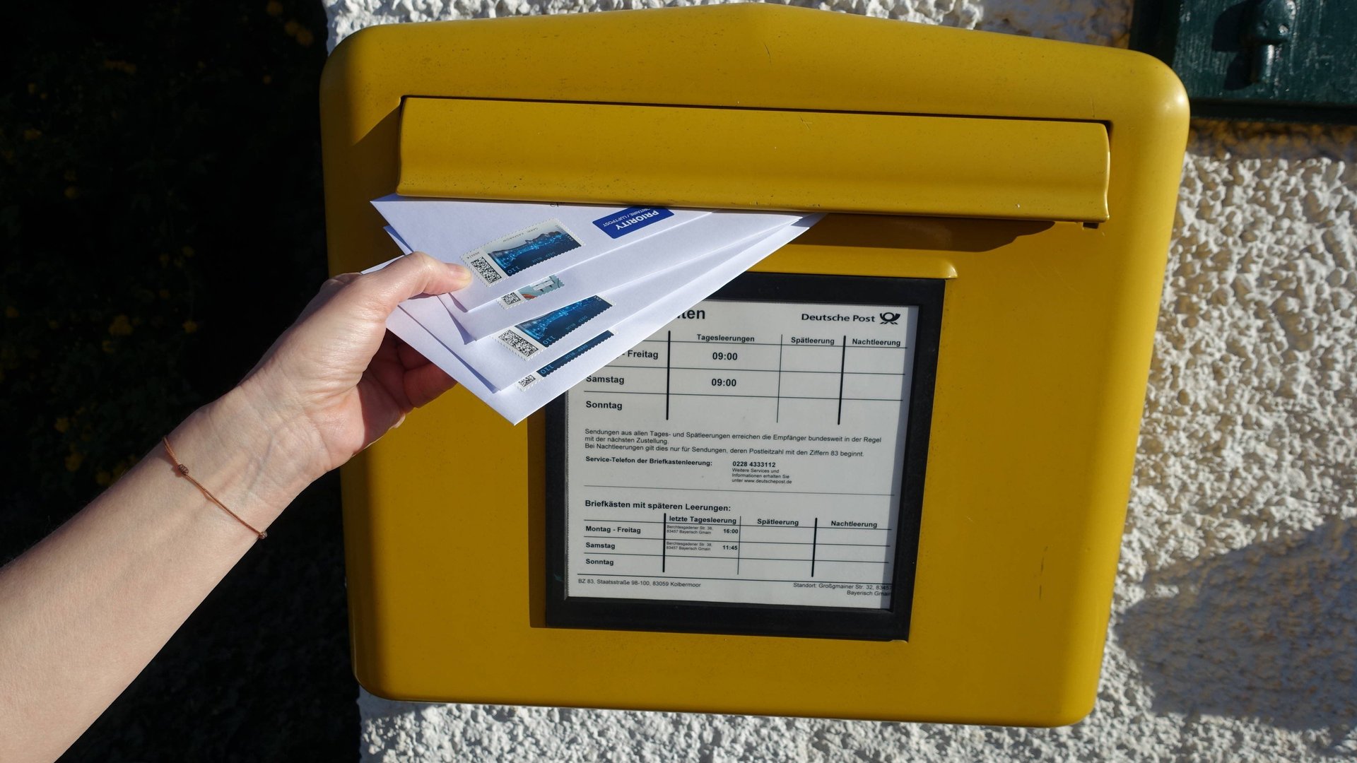 „Bitte freimachen, falls Marke zur Hand“: Der Post-Hinweis erklärt
