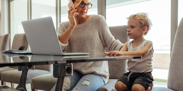 #momtoo: Wenn Frauen im Job aus Angst ihre Mutterschaft verschweigen