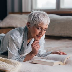 Heiße Stunden für alle Boomer-Frauen: 11 erotische Liebesromane, die Seniorinnen begeistern werden