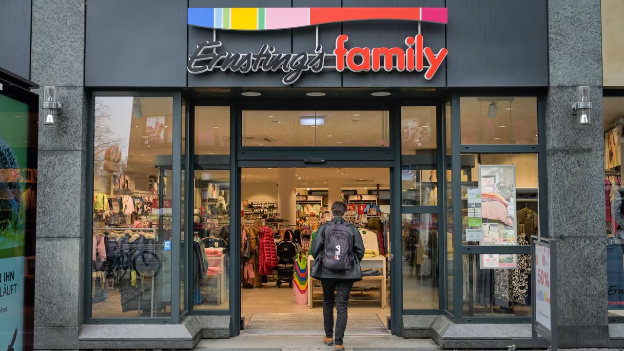 Bei Ernsting's family gibt es schon jetzt frühlingshafte Kerzenhalter in Tulpenoptik für euch.