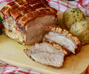 Schweinebraten würzen: So bekommt der Braten den letzten Schliff