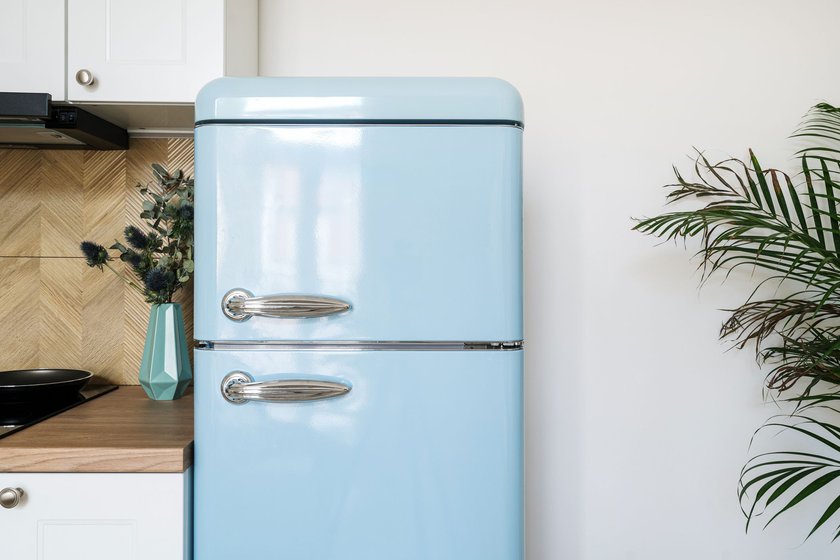Hellblauer Kühlschrank