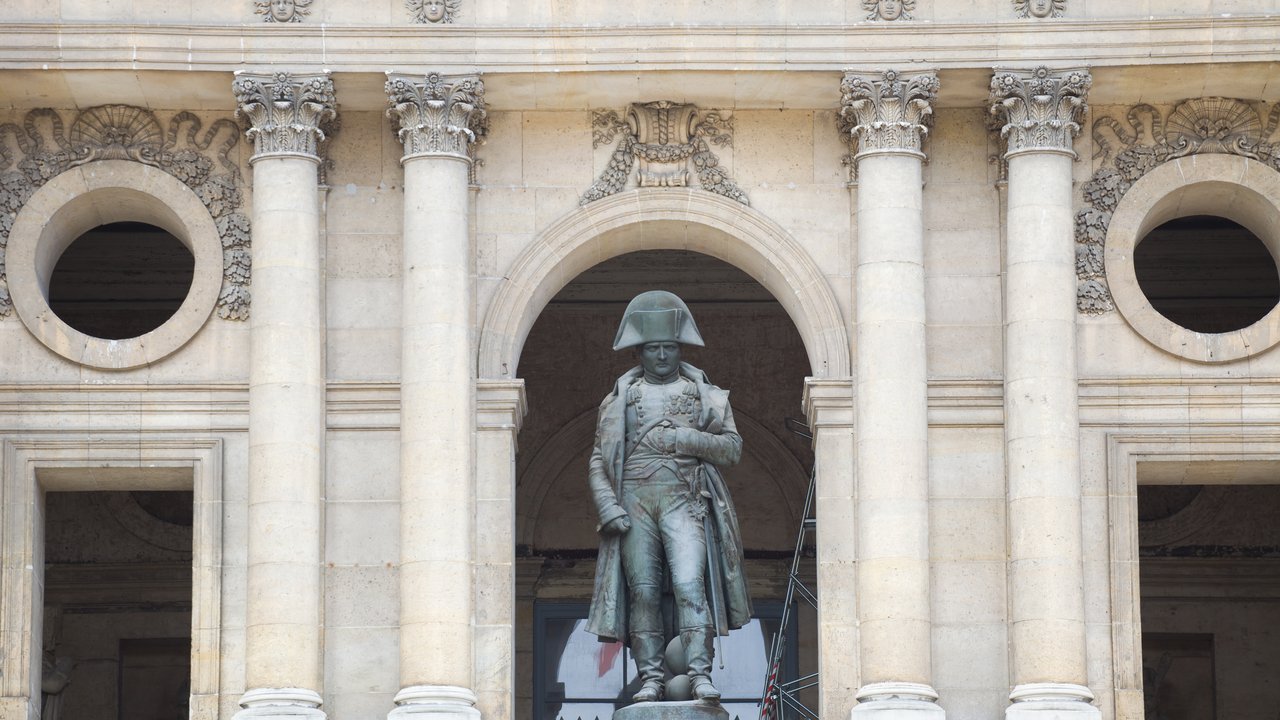 Der französische Kaiser Napoleon als Statue.