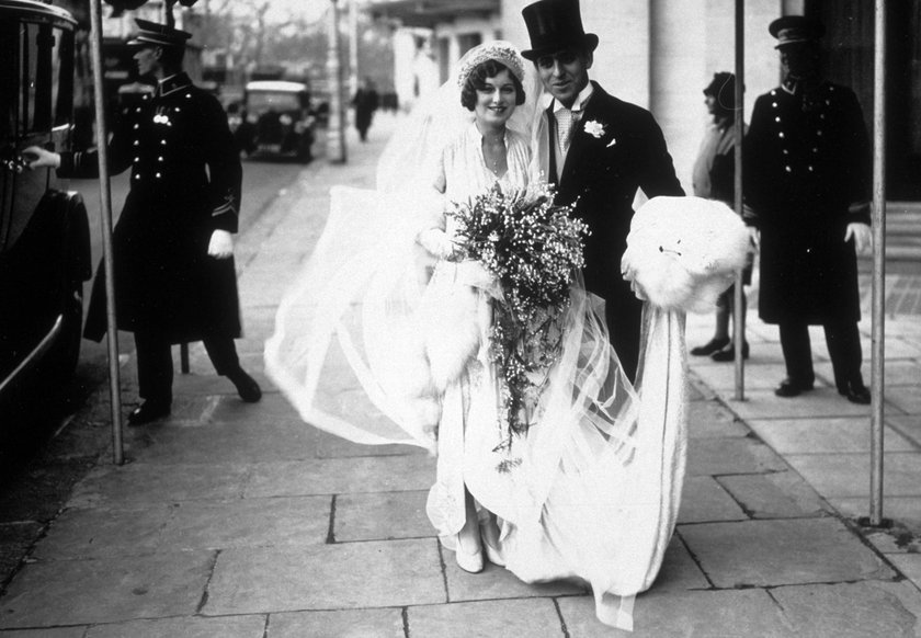 circa 1935:  Isidore Kernan and his new wife Dorris Jackson, arriving at the Grovesnor House Hotel, London, after their wedding ceremony.