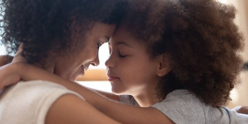 "Bringt wieder ins Gleichgewicht": 5 Signale, dass dein Kind mehr Quality-Time mit dir braucht